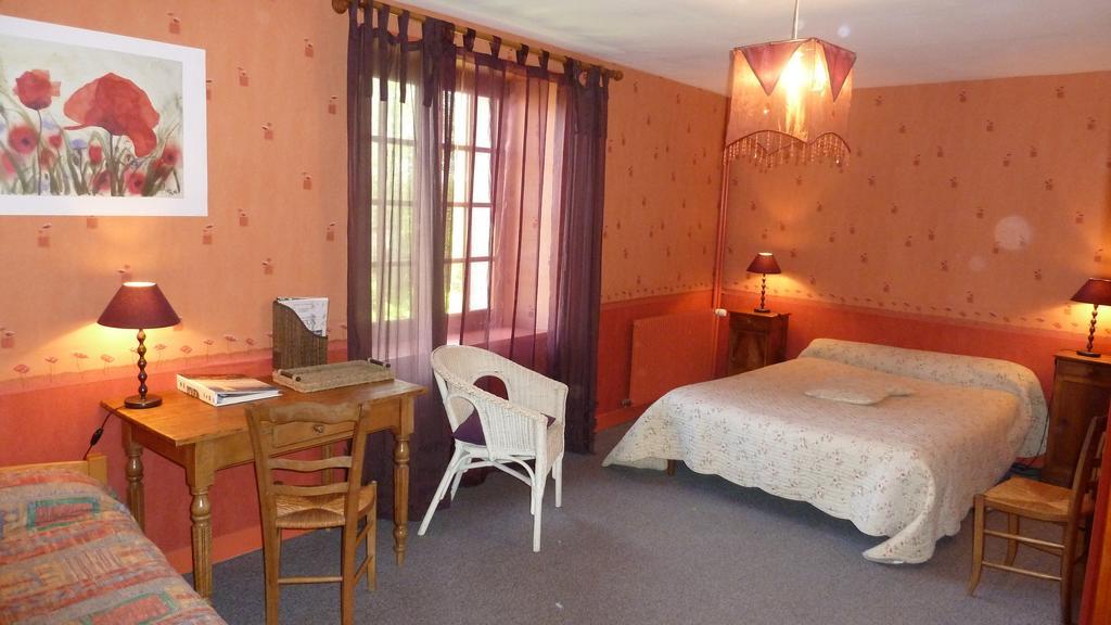 Les Volets Bleus Bed & Breakfast Saint-Martin-des-Entrees Ruang foto